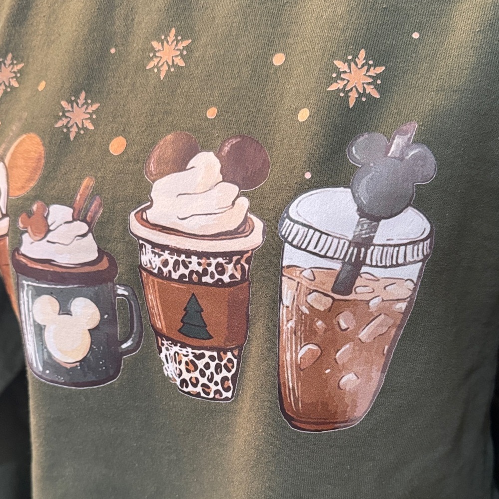 •Disney Holiday shirt• - Picture 5 of 5